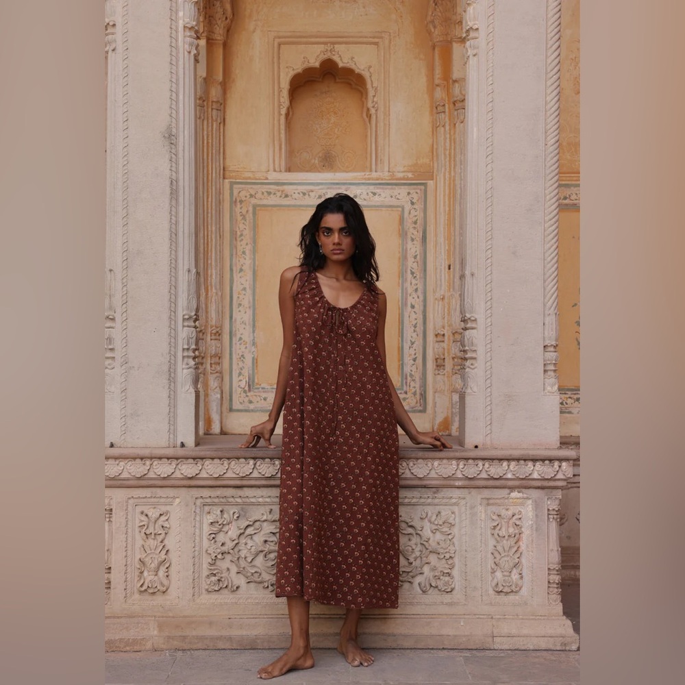 ISO! Sundress almond midi in S or M